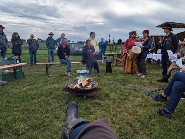 Gemütliches Beisammensein am Lagerfeuer. Copyright Eva Weigell